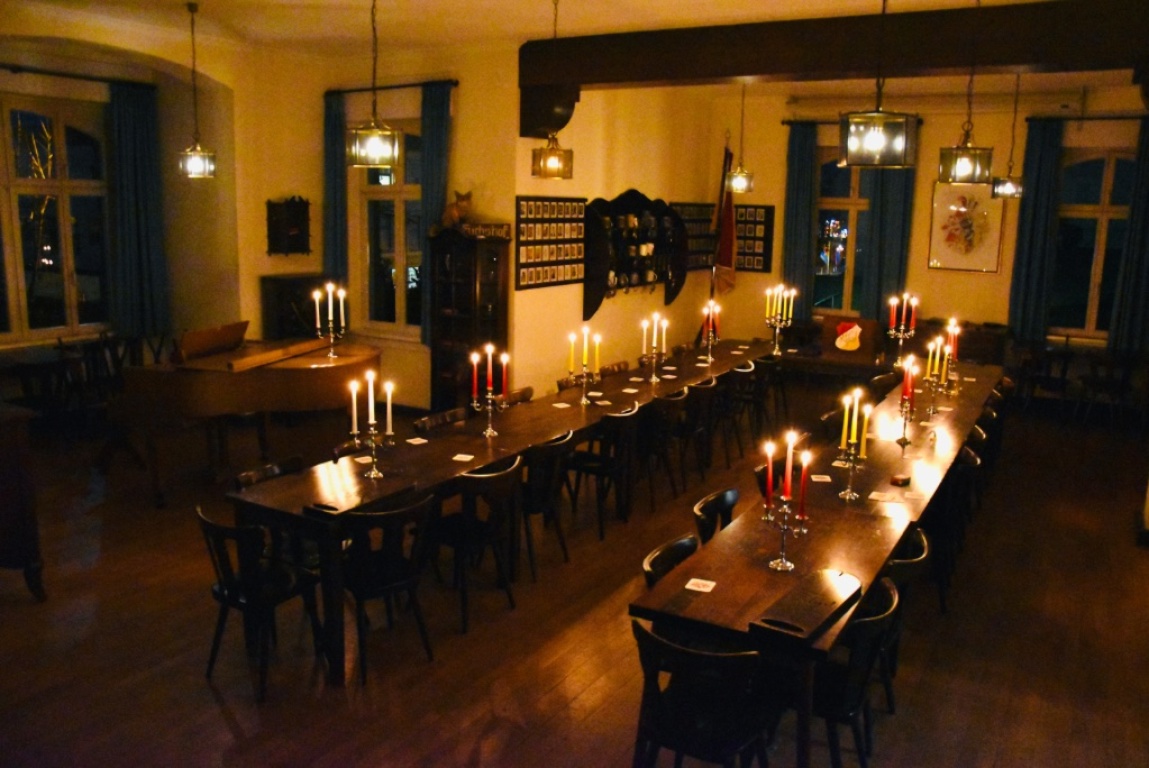 WG-Zimmer Hartenberg/Münchfeld Mombacher str. 87 - Kerzenschein im Versammlungsraum