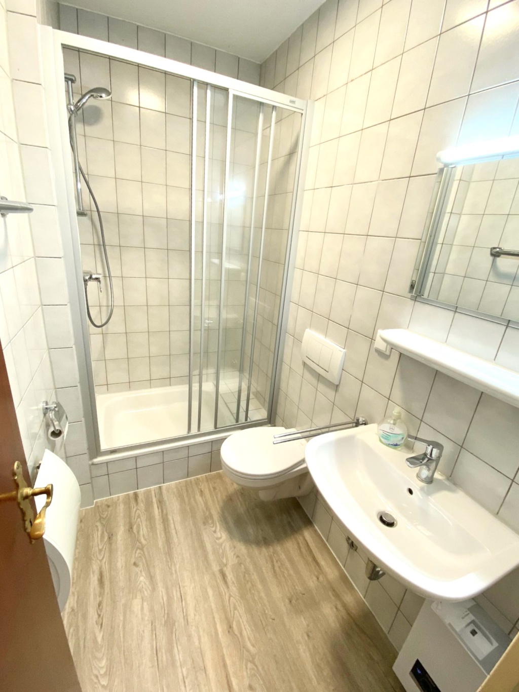 WG-Zimmer Hartenberg/Münchfeld Mombacher str. 87 - Dusch-Bad