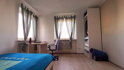 Großes möbiliertes Zimmer direkt an der U6 - 13 min bis zum Marienplatz