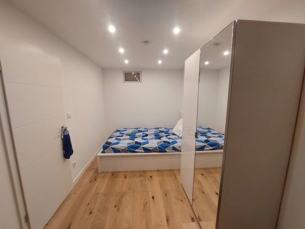 WG-Zimmer Feldmoching-Hasenbergl Franz-Fackler-Straße - bed + wardrobe