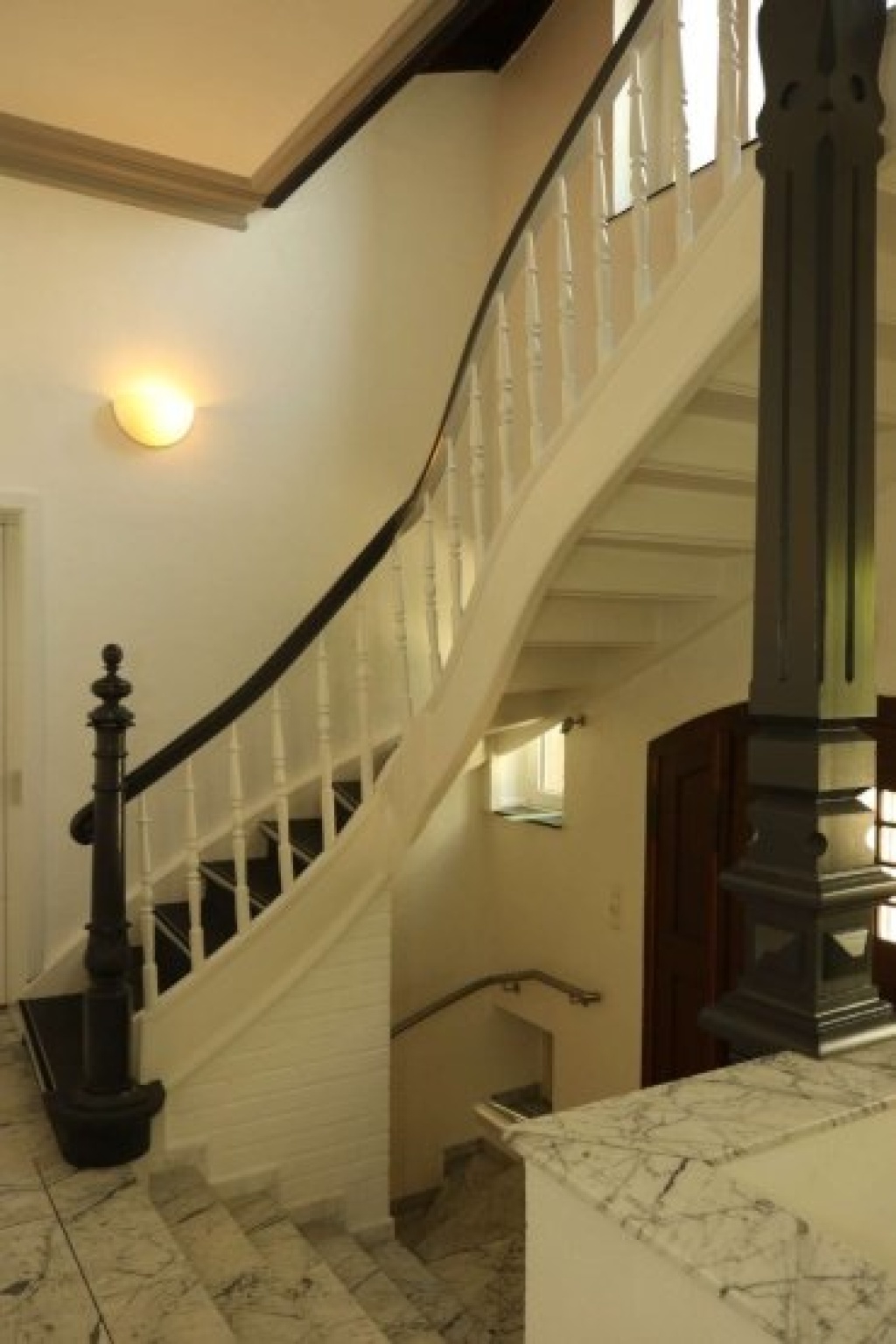 WG-Zimmer Lindenthal Lindenburger Allee 34 - Treppenhaus
