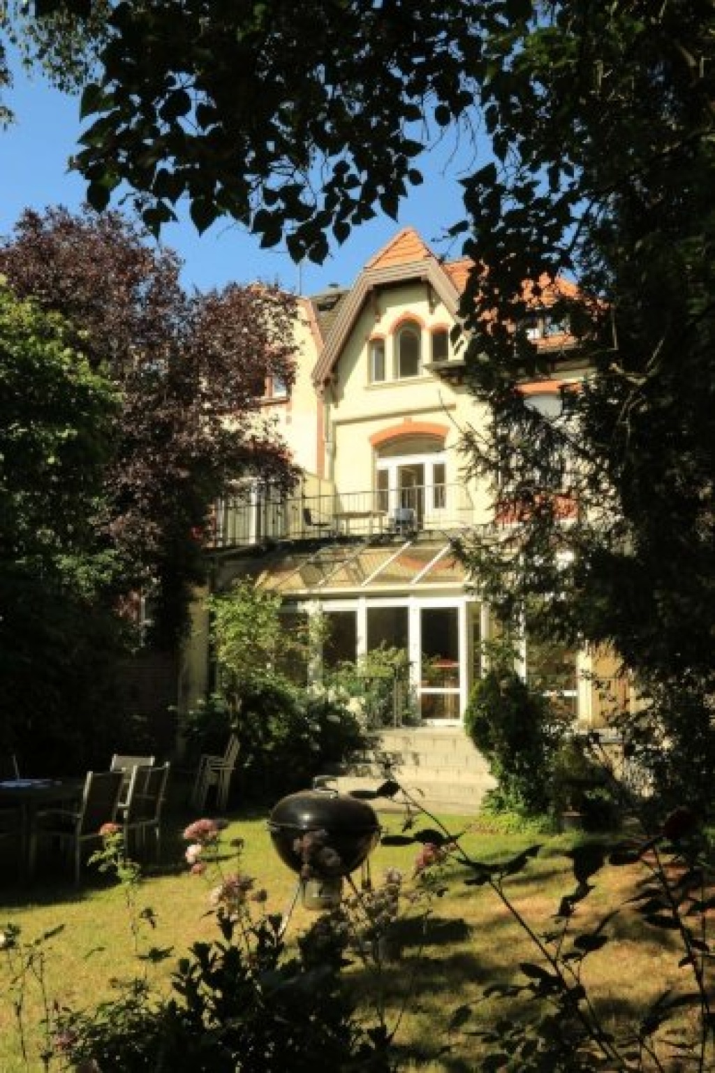 WG-Zimmer Lindenthal Lindenburger Allee 34 - Haus Rückseite Garten