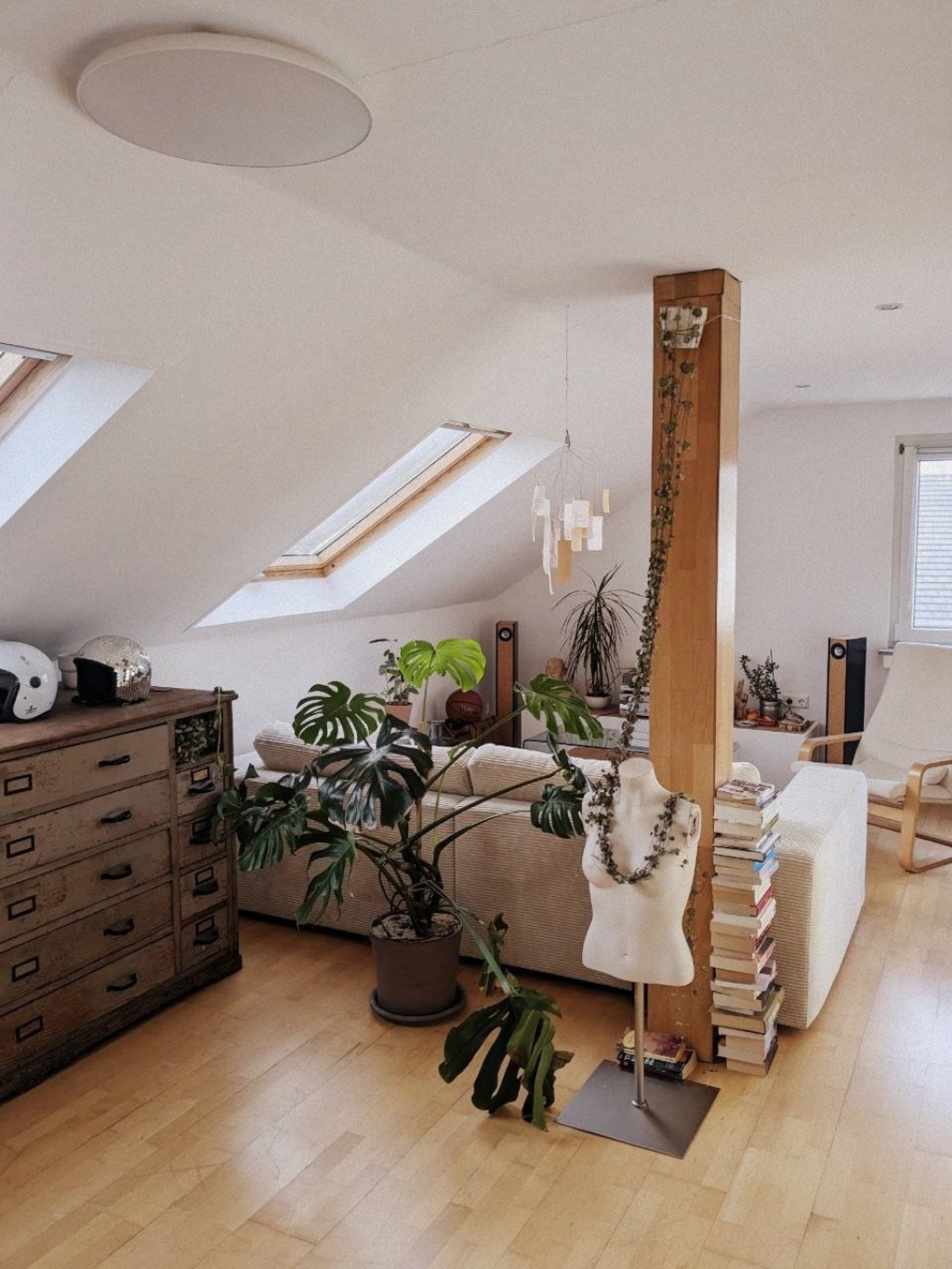 Zwischenmiete für 1 Person: Gemütliche, helle Dachgeschosswohnung in Klettenberg 31.10.-21./30.11. (flexibel!)