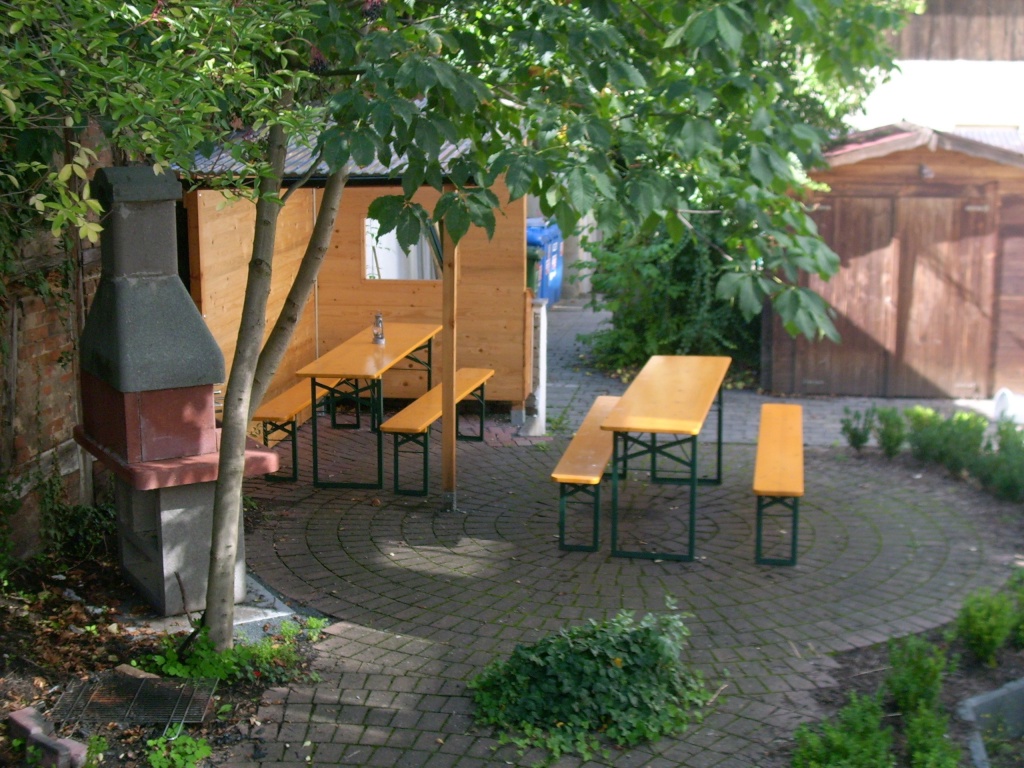 WG-Zimmer Innenstadt Friedrichstraße 41 - Blick in den Innenhof, der gemeinsam von allen 5 Hausbewohnern genutzt werden kann