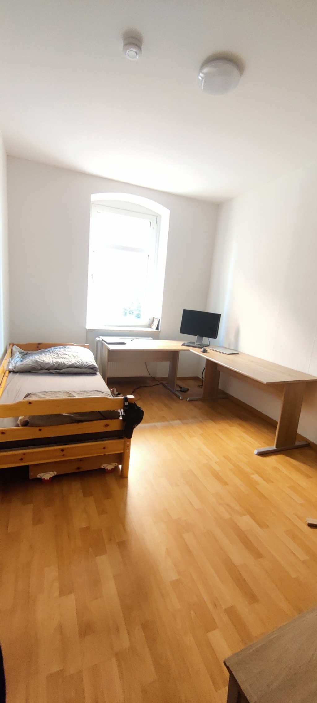 Ein komplett eingerichtetes Zimmer in einer zwei Gemeinschaftswohnung. One fully-furnished room in a two shared apartment. – harsdorfer strasse, 6, 39108 Magdeburg Stadtfeld Ost – Vorschaubild 2