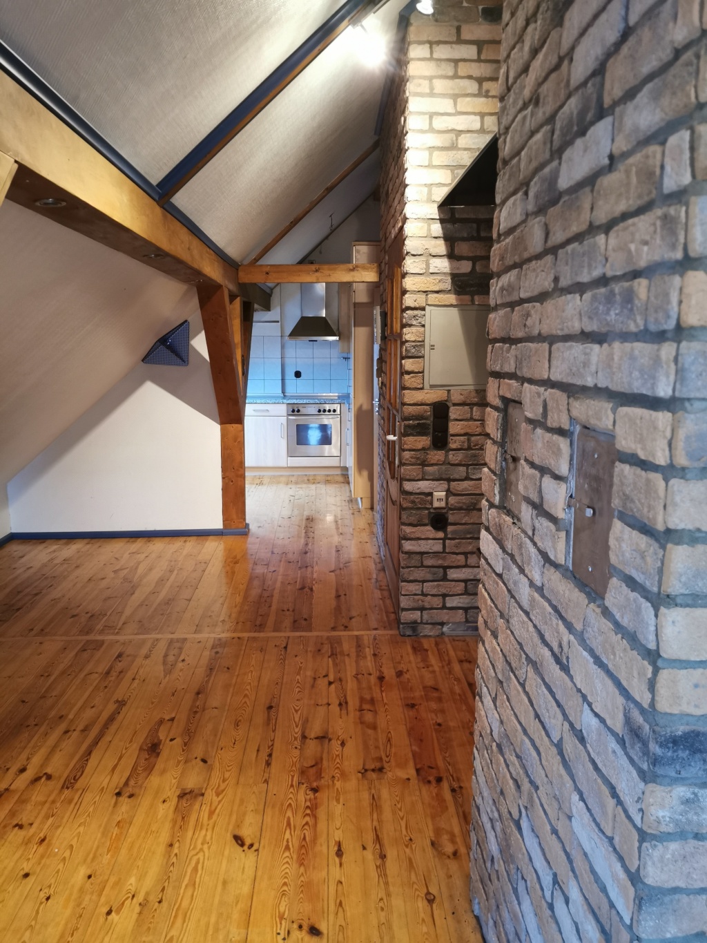 Dachgeschosswohnung mit Einbauküche und 20m2 Terrasse