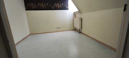 Anzeigenbild: Perfekter Studienstart! Ruhige WG-Zimmer mit Balkon  mit schnellen Routen über die Uni