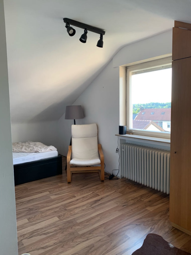 2 Zimmer (eigenes Stockwerk) in 3er WG, Einfamilienhaus in ruhiger und