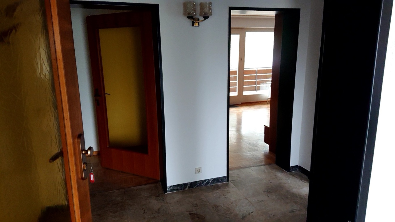 4+ Wohnung in freistehendem Haus mit Garten zu vermieten. Ideal für Studi-WG ! – Florian-Geyer-Str. 18, 55126 Mainz Finthen – Vorschaubild 2