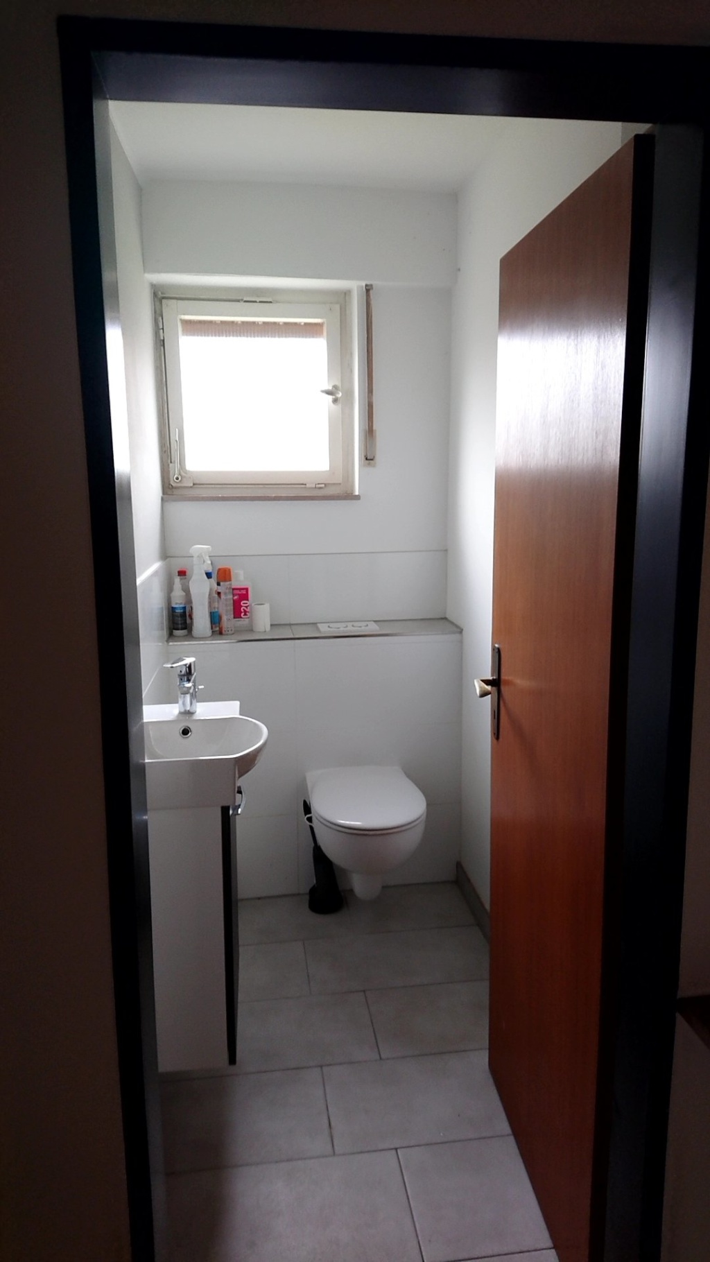 4+ Wohnung in freistehendem Haus mit Garten zu vermieten. Ideal für Studi-WG ! – Florian-Geyer-Str. 18, 55126 Mainz Finthen – Vorschaubild 3