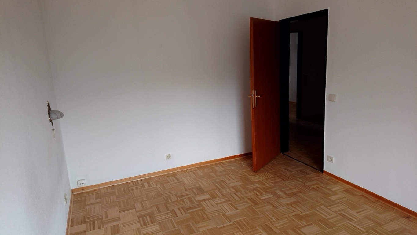 4+ Wohnung in freistehendem Haus mit Garten zu vermieten. Ideal für Studi-WG ! – Florian-Geyer-Str. 18, 55126 Mainz Finthen – Vorschaubild 5