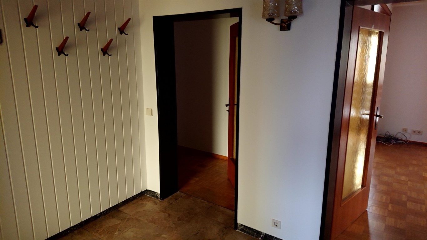 4+ Wohnung in freistehendem Haus mit Garten zu vermieten. Ideal für Studi-WG ! – Florian-Geyer-Str. 18, 55126 Mainz Finthen – Vorschaubild 4