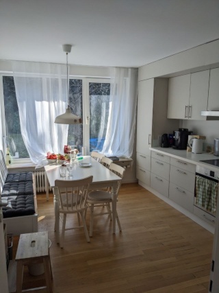 Zimmer in netter WG mit schönem Haus und Garten und Pool🙂