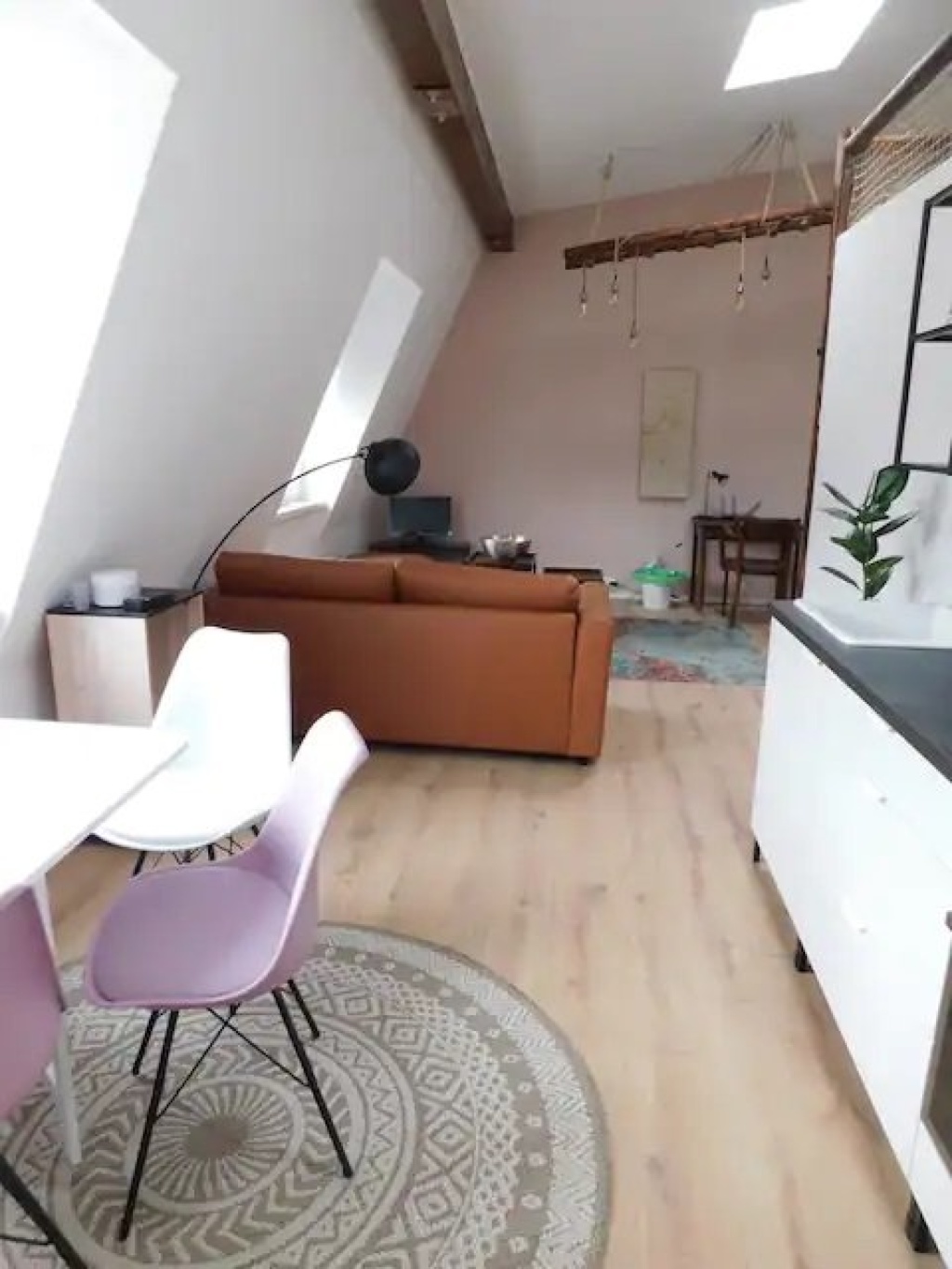 Ruhiges Dachgeschoßappartement, befristet