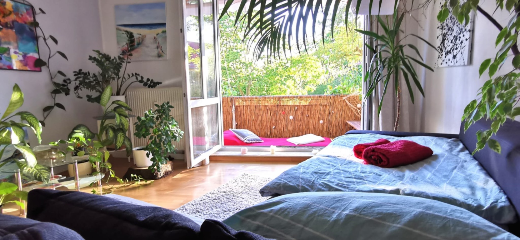 Sleep centrally 1 to 3 nights / zentral am Hbf schlafen für 1 - 3 Übernachtungen / Short time stays / Kurzzeitaufenthalte