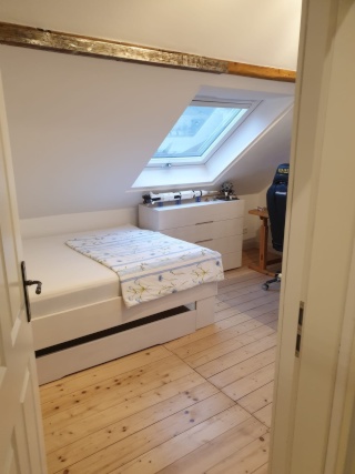 Anzeigenbild: möbliertes Zi. in 2er WG mit Wohnzimmer zur Zwischenmiete (3 Monate) in Marburger Oberstadt