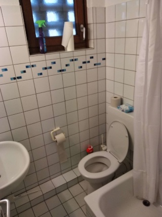 Anzeigenbild: A room in 4-Studenten WG.