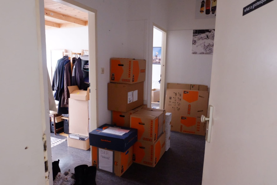 Flatshare West Herzogstrasse 13 - Flur 1 (Kartons sind nur wegen dem Umzug da)
