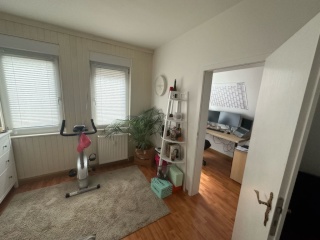 Anzeigenbild: Schöne 2 1/2 Raum Wohnung mit ausgebautem Dachboden