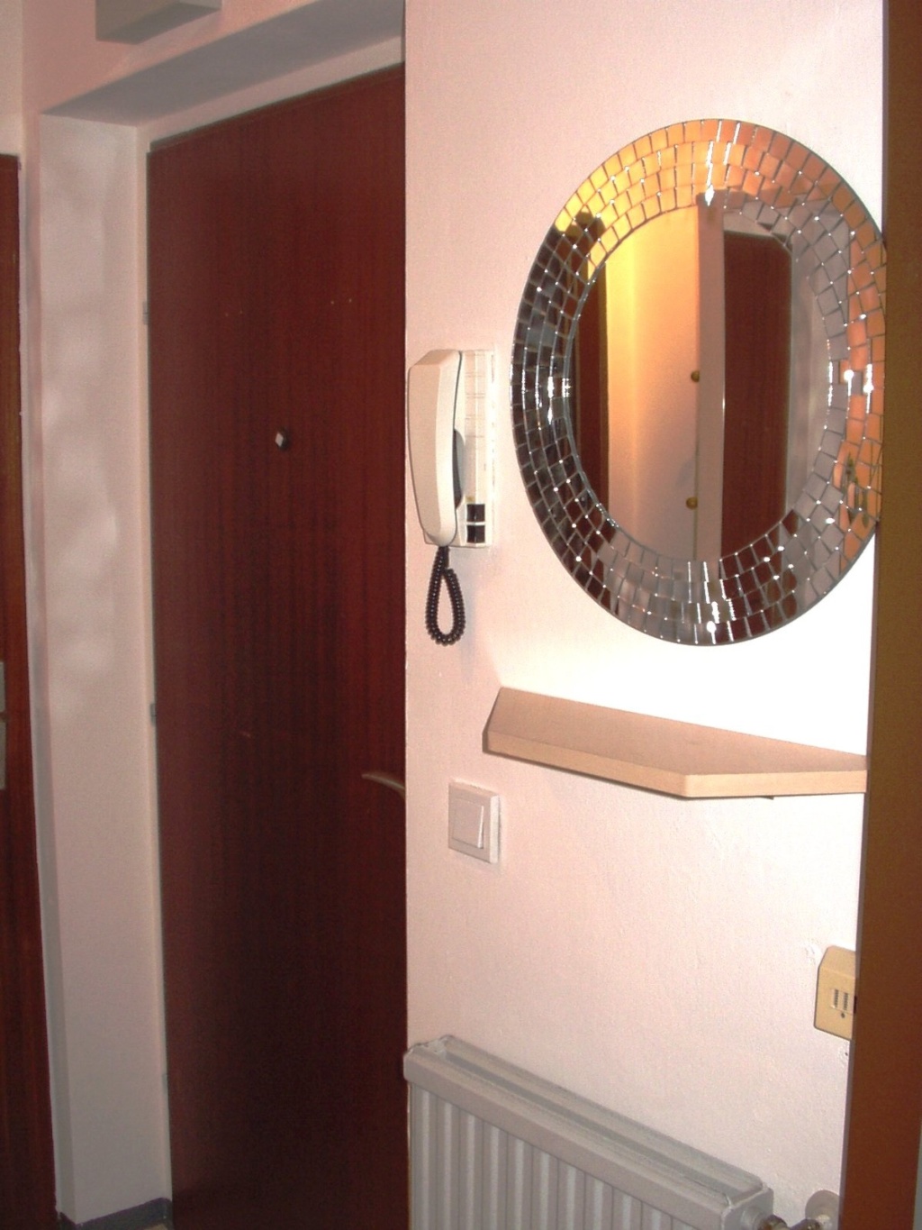 Wohnung Universitätsviertel Wilfriedgasse 12 - Vorraum mit Eingangstüre