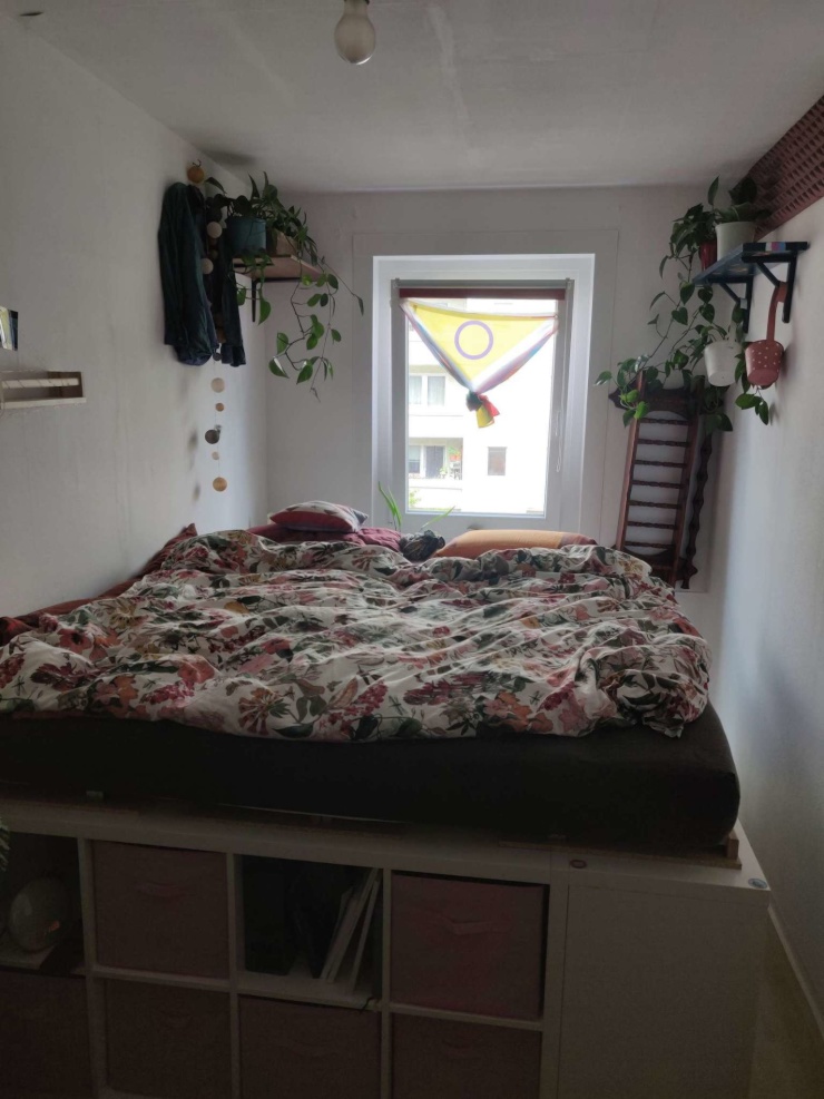 Schlafzimmer + geteiltes Wohnzimmer WGZimmer PotsdamDrewitz