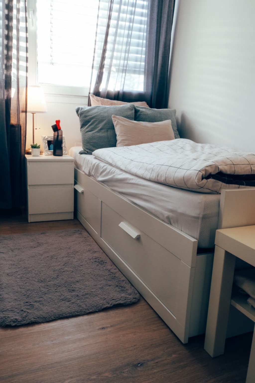 Flatshare Nord Am Kriegsbergturm 37 - Ein Bett und Matratze gehört zum Zimmerinventar