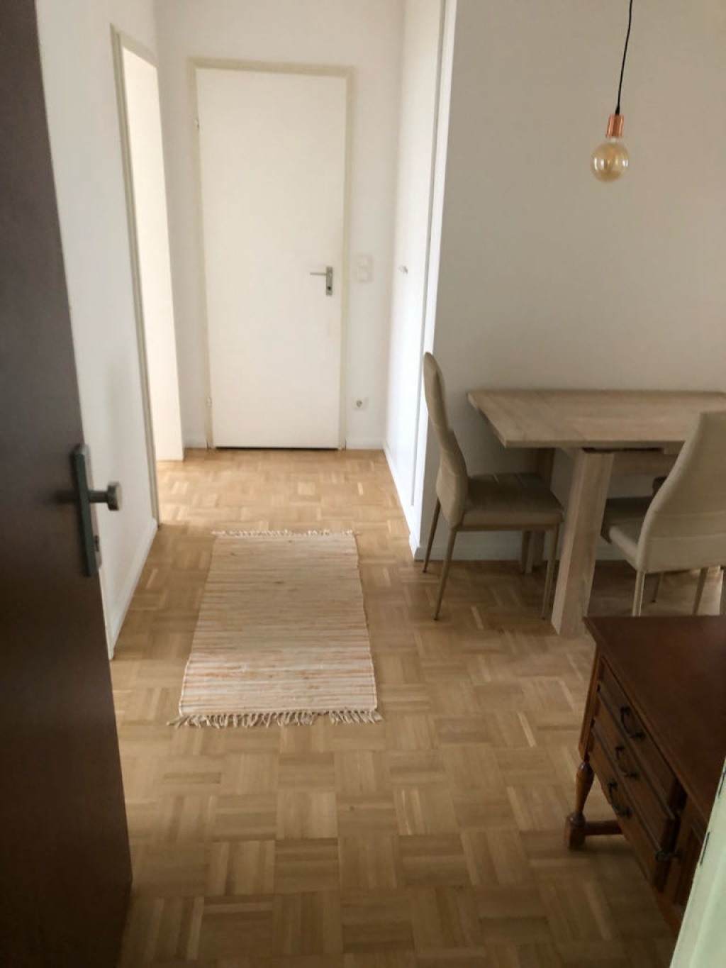 Sehr großes Zimmer mit privatem Balkonzugang inkl. Schwimmbadnutzung, ruhig – Foto 7