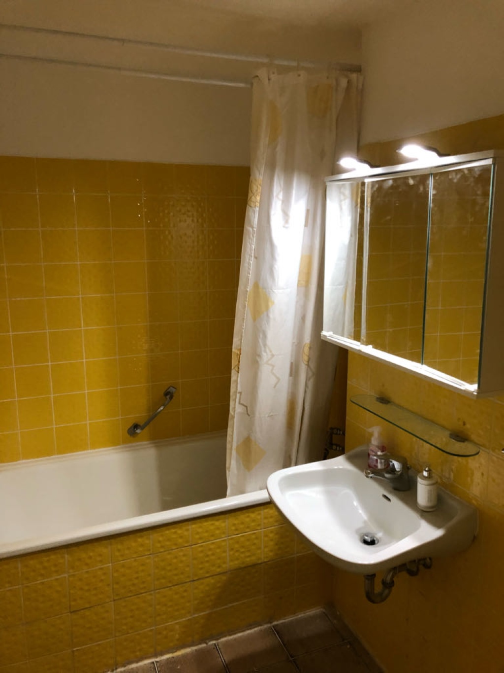 Sehr großes Zimmer mit privatem Balkonzugang inkl. Schwimmbadnutzung, ruhig – Foto 8