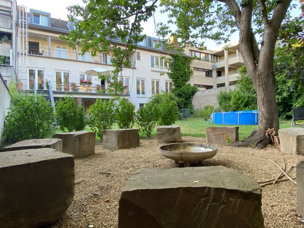 WG-Zimmer Südstadt Loestraße 21 - Unsere Feuerstelle im Garten für gemütliche Abende