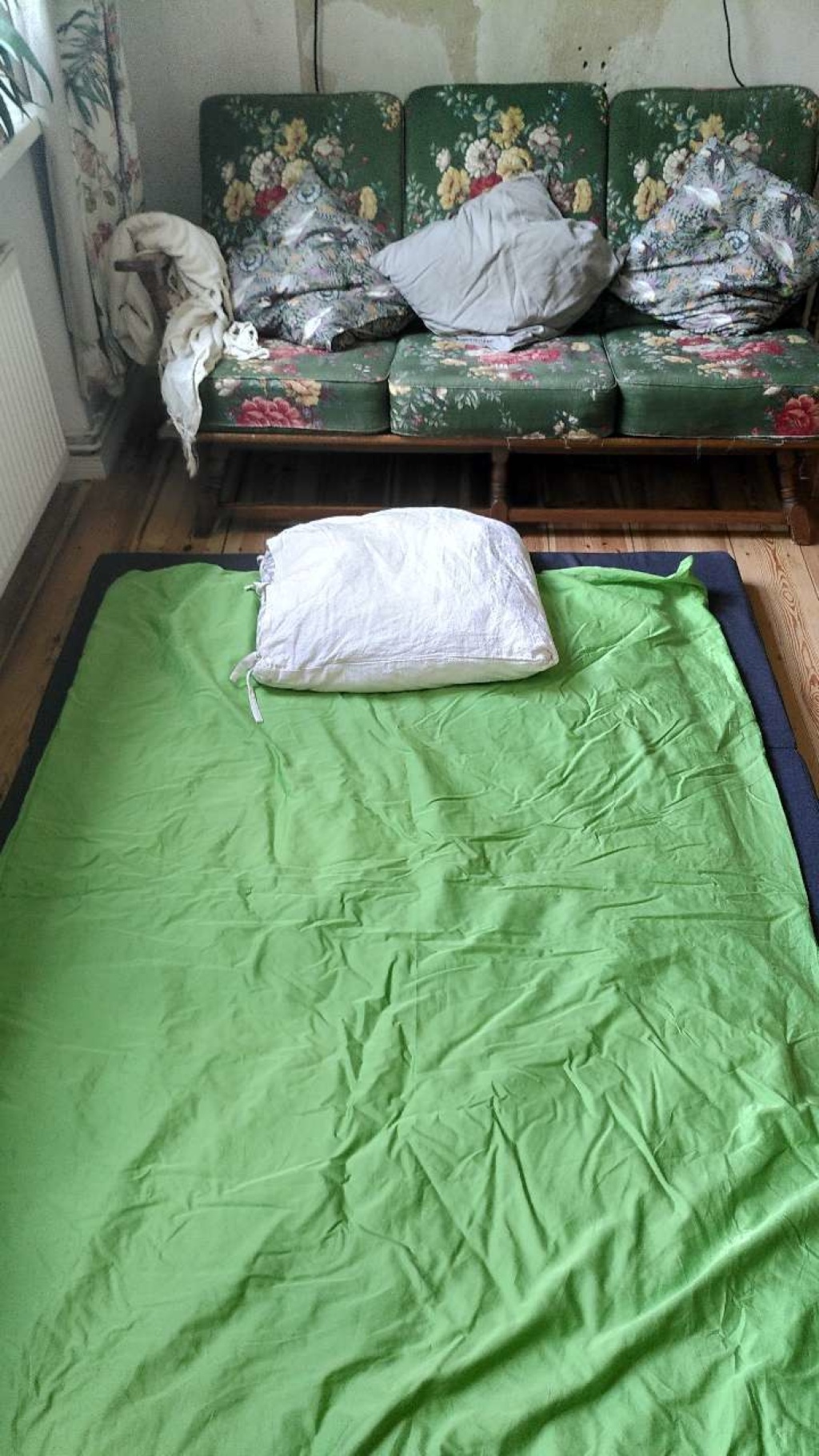 Flat Neukölln Lohmühlenstraße 38 - Mattress in the Living room