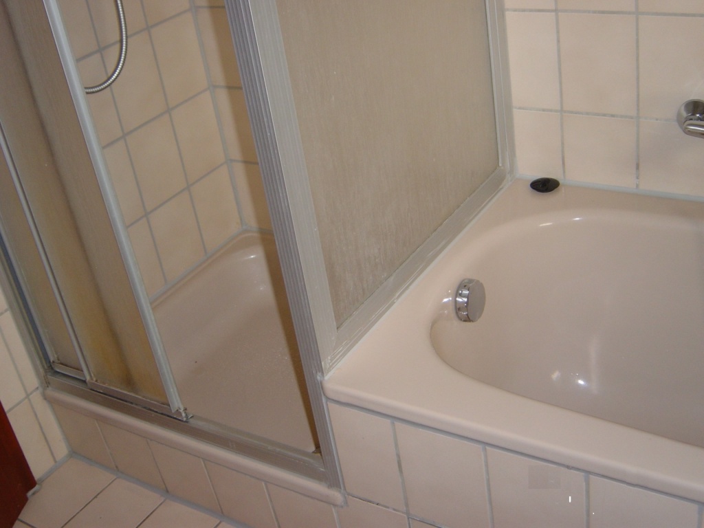 Habitación en WG Gießen Hindemithstr. 22 - Badezimmer (links)
