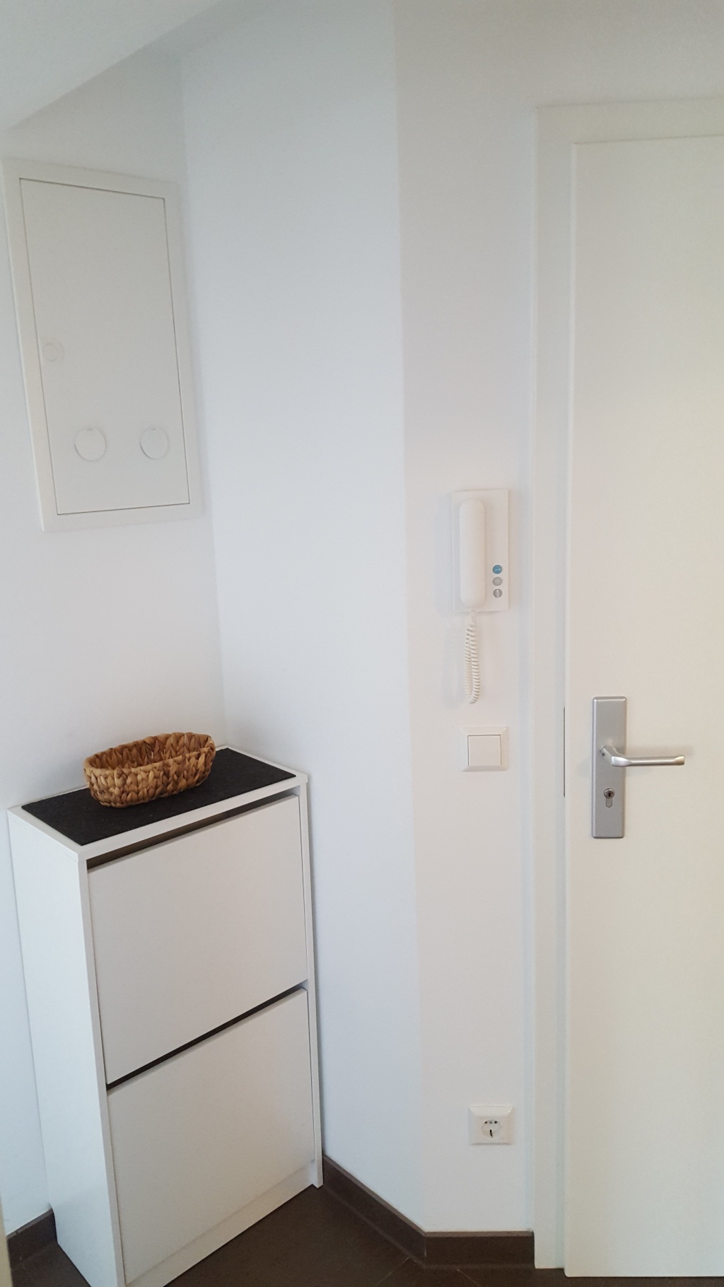 ***möblierte 2 Zi.-Wohnung für 1 Person in ruhiger und grüner Bestlage in Bad-Cannstatt*** – Erbstetter Str. 00, 70374 Stuttgart Bad Cannstatt – Vorschaubild 11