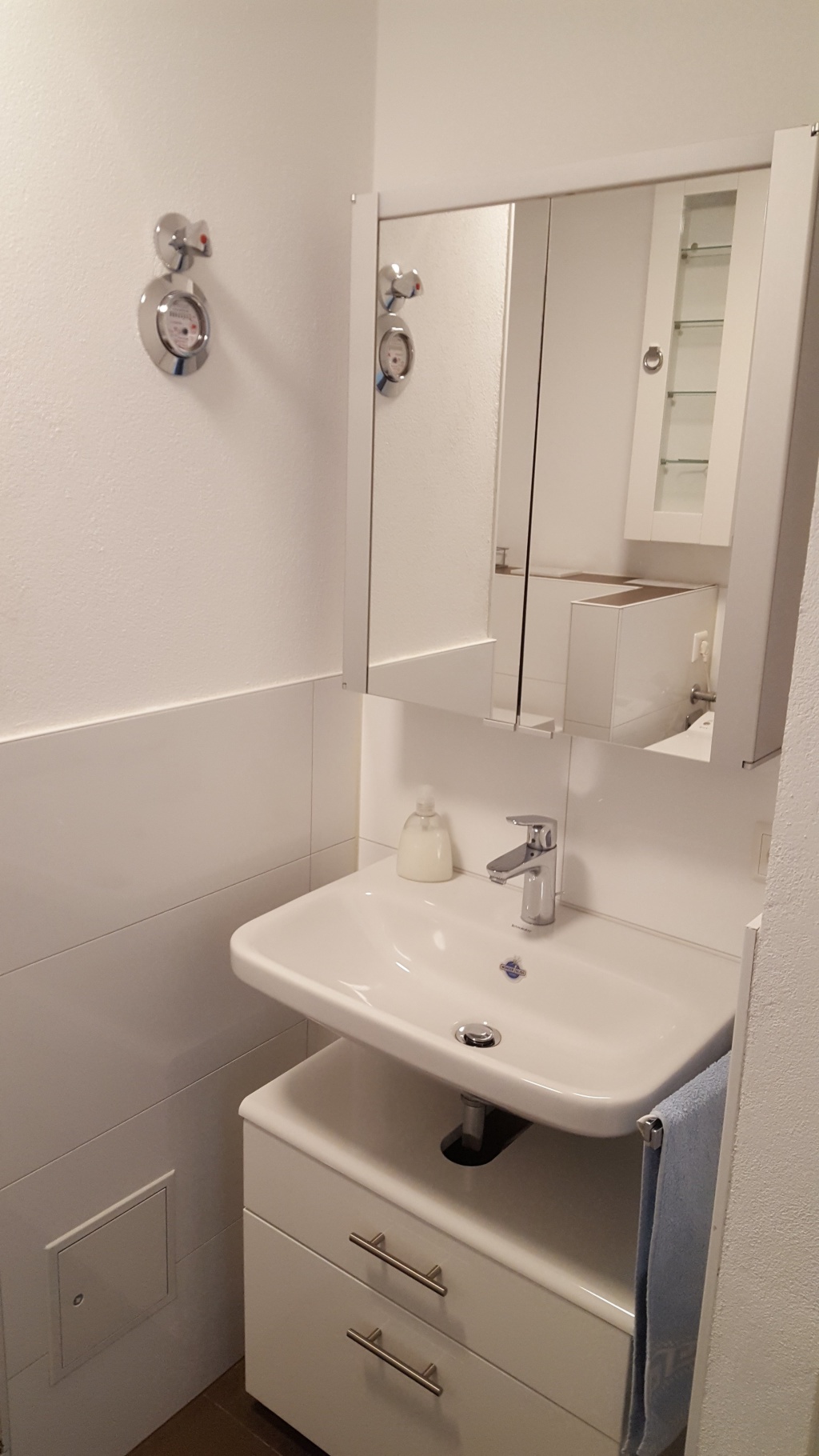 ***möblierte 2 Zi.-Wohnung für 1 Person in ruhiger und grüner Bestlage in Bad-Cannstatt*** – Erbstetter Str. 00, 70374 Stuttgart Bad Cannstatt – Vorschaubild 14