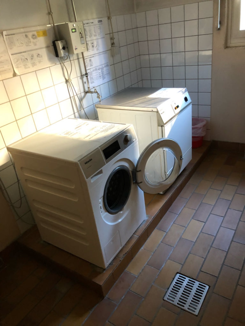 Sehr großes Zimmer mit privatem Balkonzugang inkl. Schwimmbadnutzung, ruhig – Foto 9