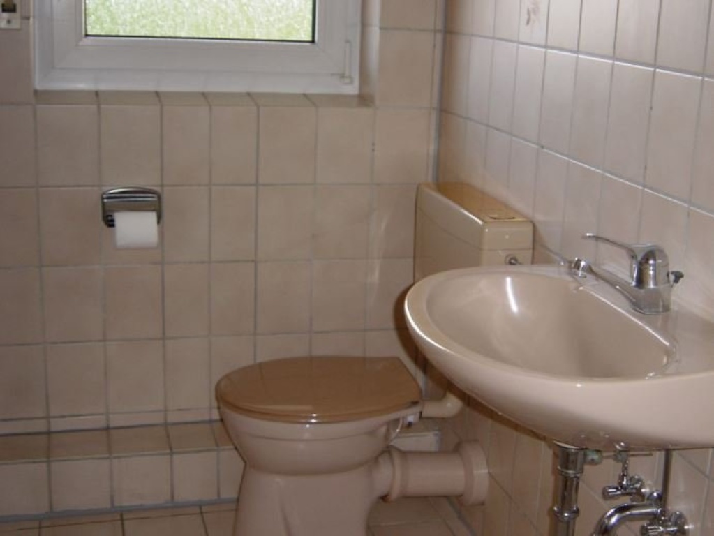 Habitación en WG Gießen Hindemithstr. 22 - Badezimmer (rechts)