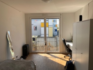 Anzeigenbild: Möbliertes, helles 13qm Zimmer in Stuttgart in netter 2er WG zur Untermiete // gute Verkehrsanbindung // Neubau