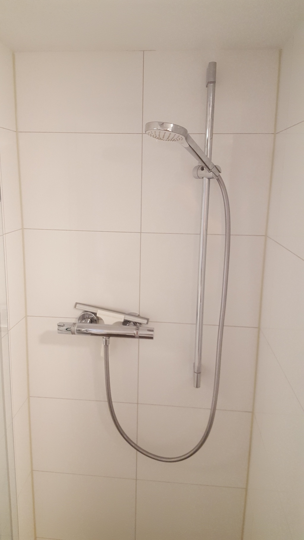 ***möblierte 2 Zi.-Wohnung für 1 Person in ruhiger und grüner Bestlage in Bad-Cannstatt*** – Erbstetter Str. 00, 70374 Stuttgart Bad Cannstatt – Vorschaubild 16
