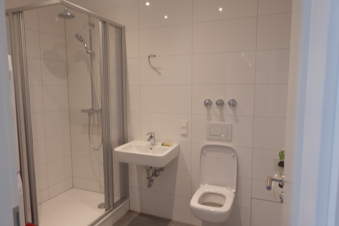 WG-Zimmer Innenstadt An der Staufenmauer 11 - großes Badezimmer 1