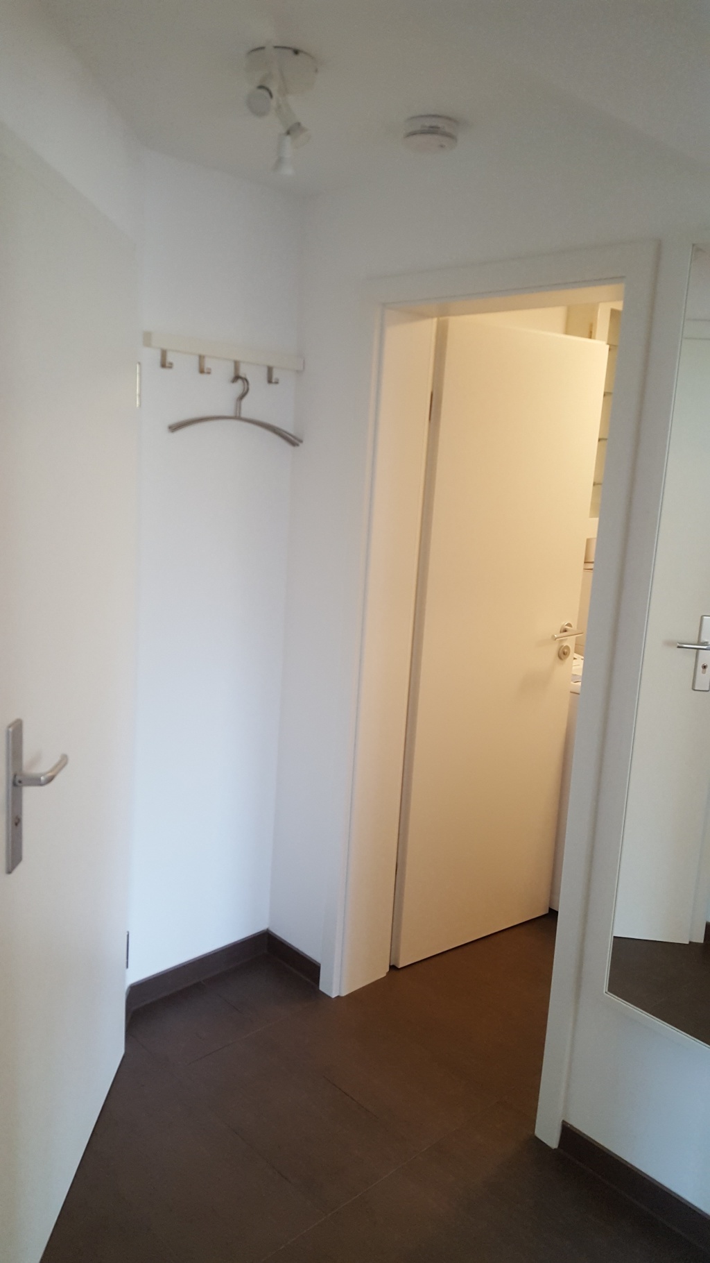 ***möblierte 2 Zi.-Wohnung für 1 Person in ruhiger und grüner Bestlage in Bad-Cannstatt*** – Erbstetter Str. 00, 70374 Stuttgart Bad Cannstatt – Vorschaubild 12