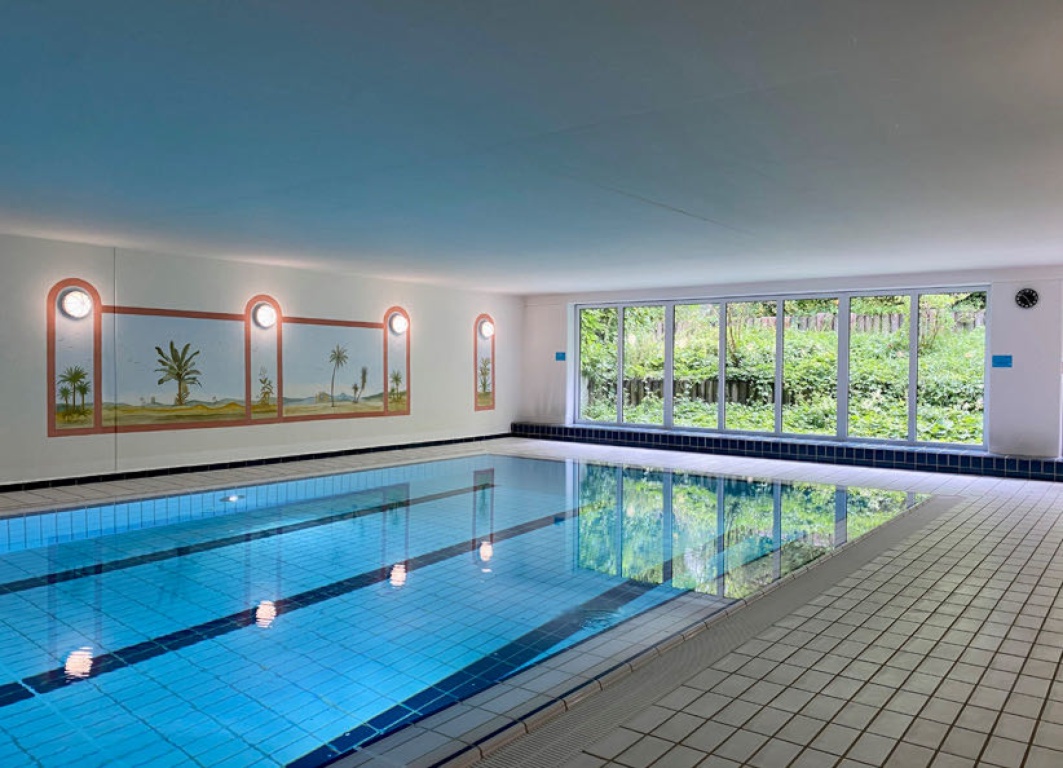 Sehr großes Zimmer mit privatem Balkonzugang inkl. Schwimmbadnutzung, ruhig – Foto 4