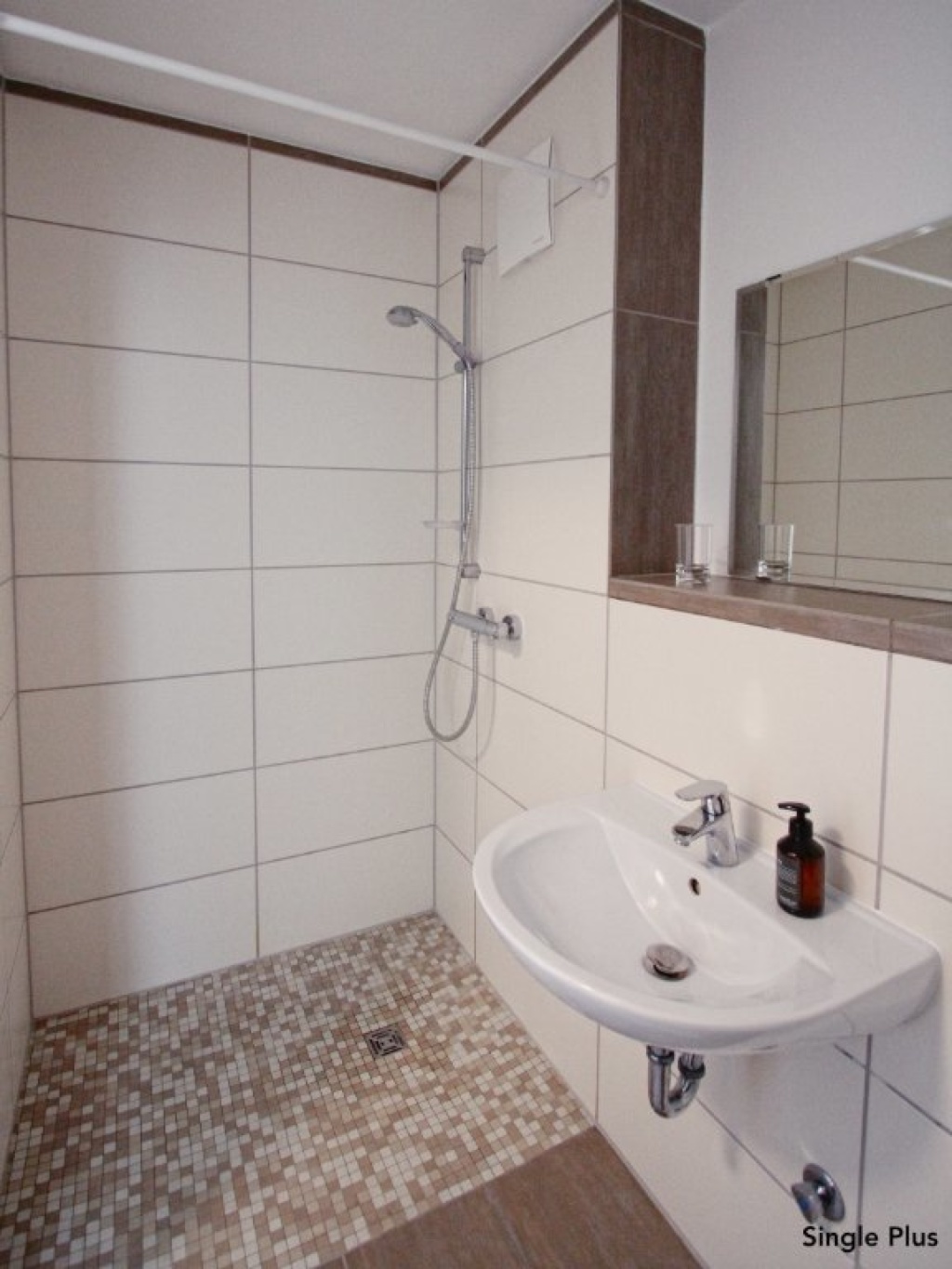 UTES Studentshome: Voll möblierte Apartments in Darmstadt // fully furnished rooms in Darmstadt – Siemensstraße 3, 64289 Darmstadt Kranichstein – Vorschaubild 2
