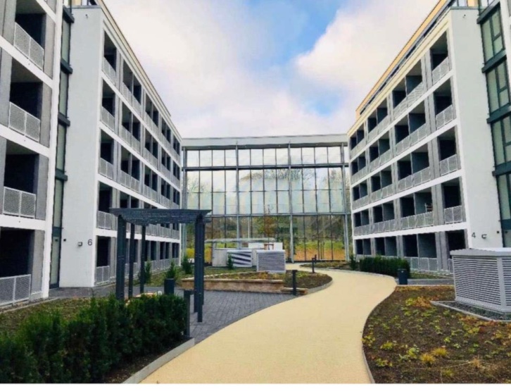 *Fully furnished penthouse apartment* 1 Zi. Studio with roof terrace