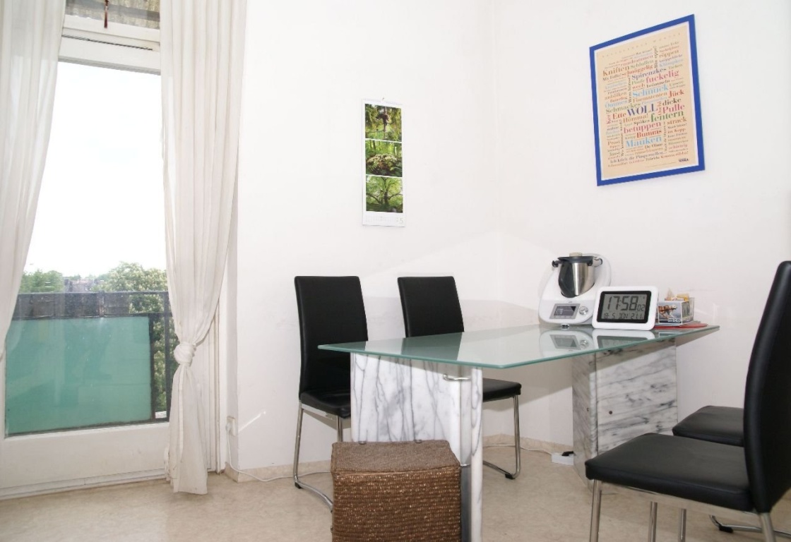 Habitación en WG Sendling Plinganserstraße - Küchentisch für 4 Personen + Thermomix