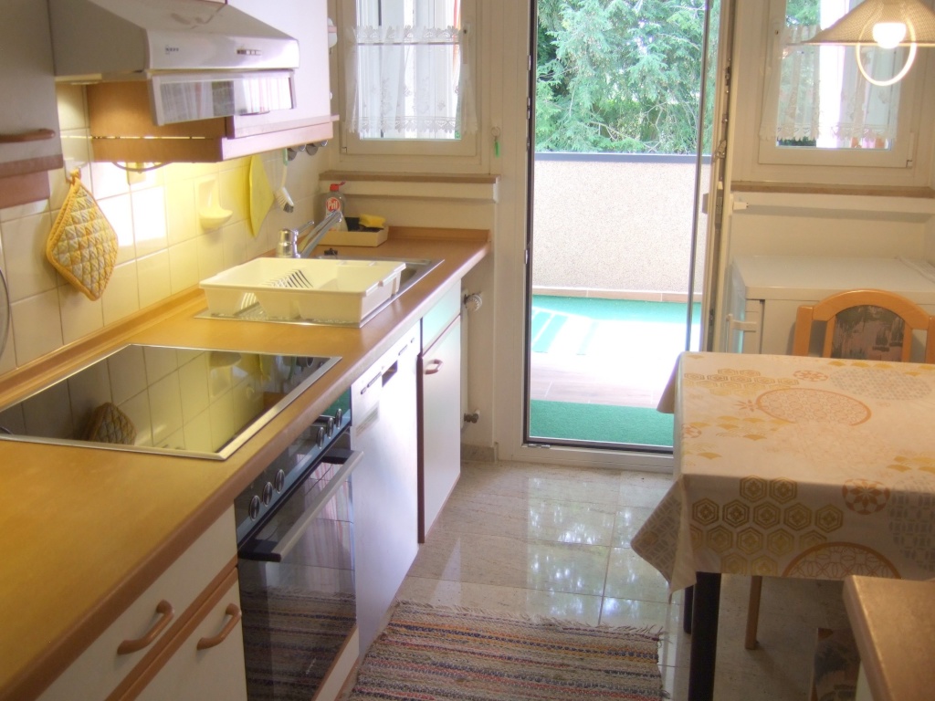 WG-Zimmer Möhringen Kremmlerstr. - Küche (Herd mit Backofen)