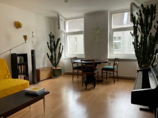 Katzen-Sitter:innen gesucht für eine hübsche Maisonette-Wohnung in Neukölln 26.09. - 11.10.2026 — photo 1