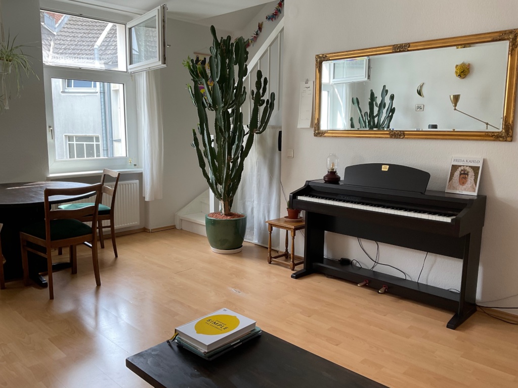 Katzen-Sitter:innen gesucht für hübsche Maisonette-Wohnung in Neukölln vom 26.09. bis 11.10.2026 – Walkenriederstraße, 12347 Berlin Neukölln – Vorschaubild 4