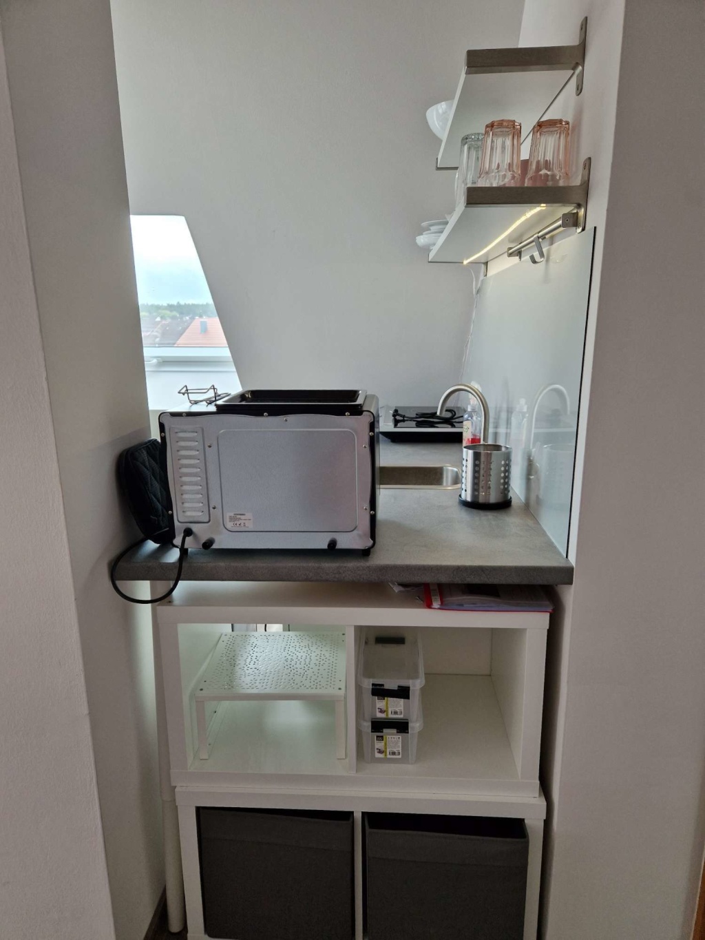 Habitación en WG Schwabach Konrad-Adenauer-Straße - Kochnische mit Stauraum