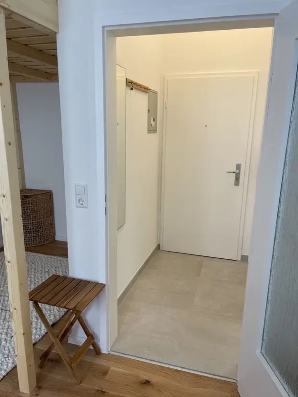 Möblierte 1-Zimmer-Wohnung im Stuttgarter Superblock mit separater Küche und Bad, Altbau, zur Zwischenmiete – Augustenstraße, 70178 Stuttgart West – Vorschaubild 5
