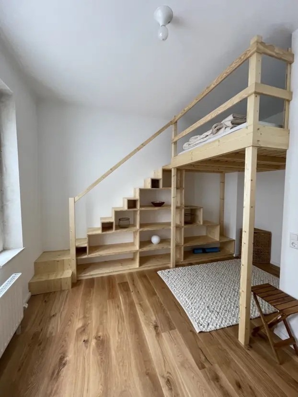 Möblierte 1-Zimmer-Wohnung im Stuttgarter Superblock mit separater Küche und Bad, Altbau, zur Zwischenmiete