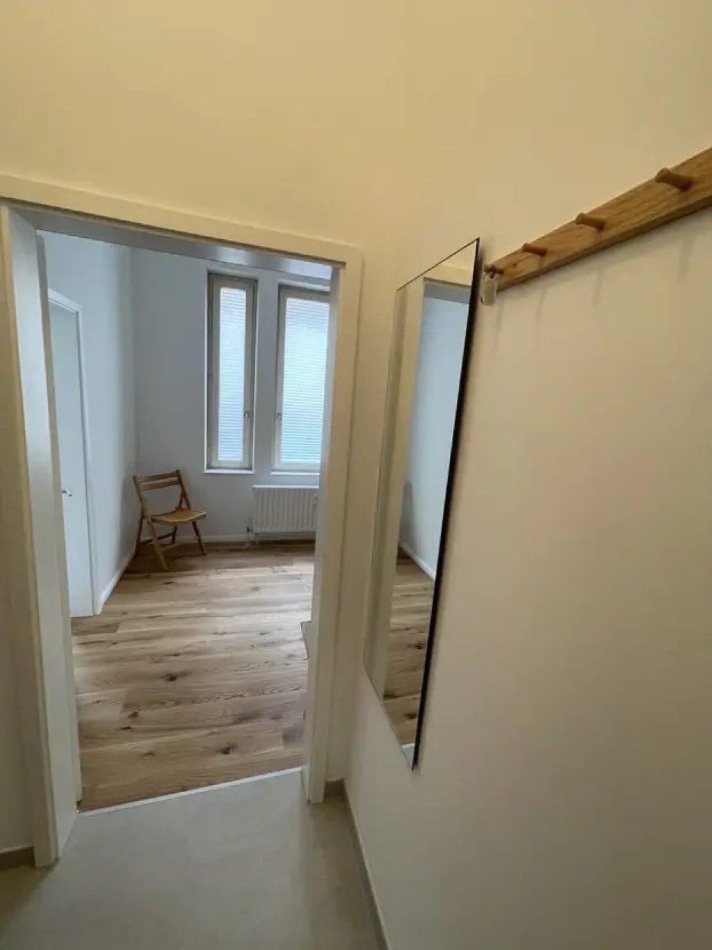Möblierte 1-Zimmer-Wohnung im Stuttgarter Superblock mit separater Küche und Bad, Altbau, zur Zwischenmiete – Augustenstraße, 70178 Stuttgart West – Vorschaubild 2